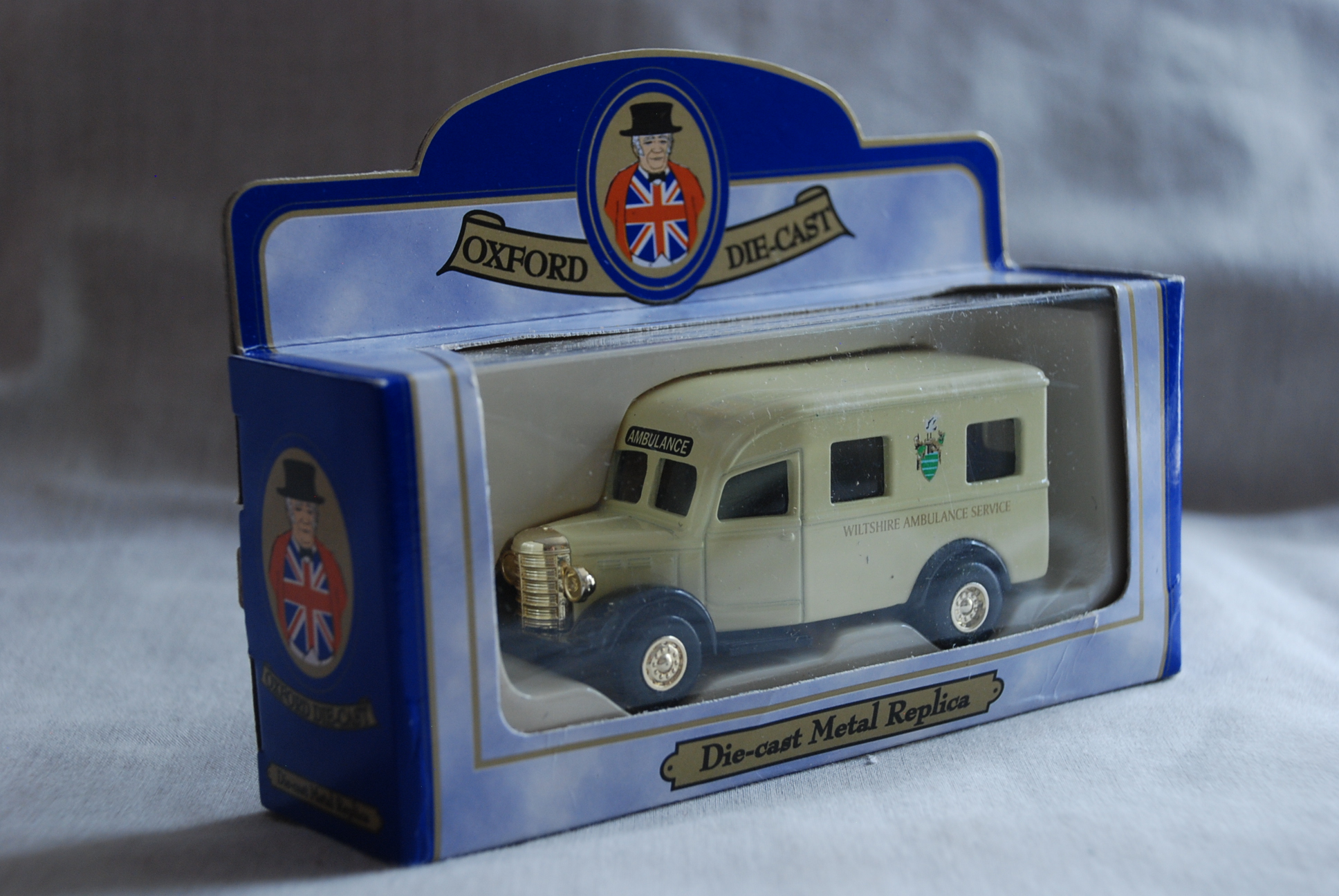 Oxford - Wiltshire Diecast Ambulance service in original box