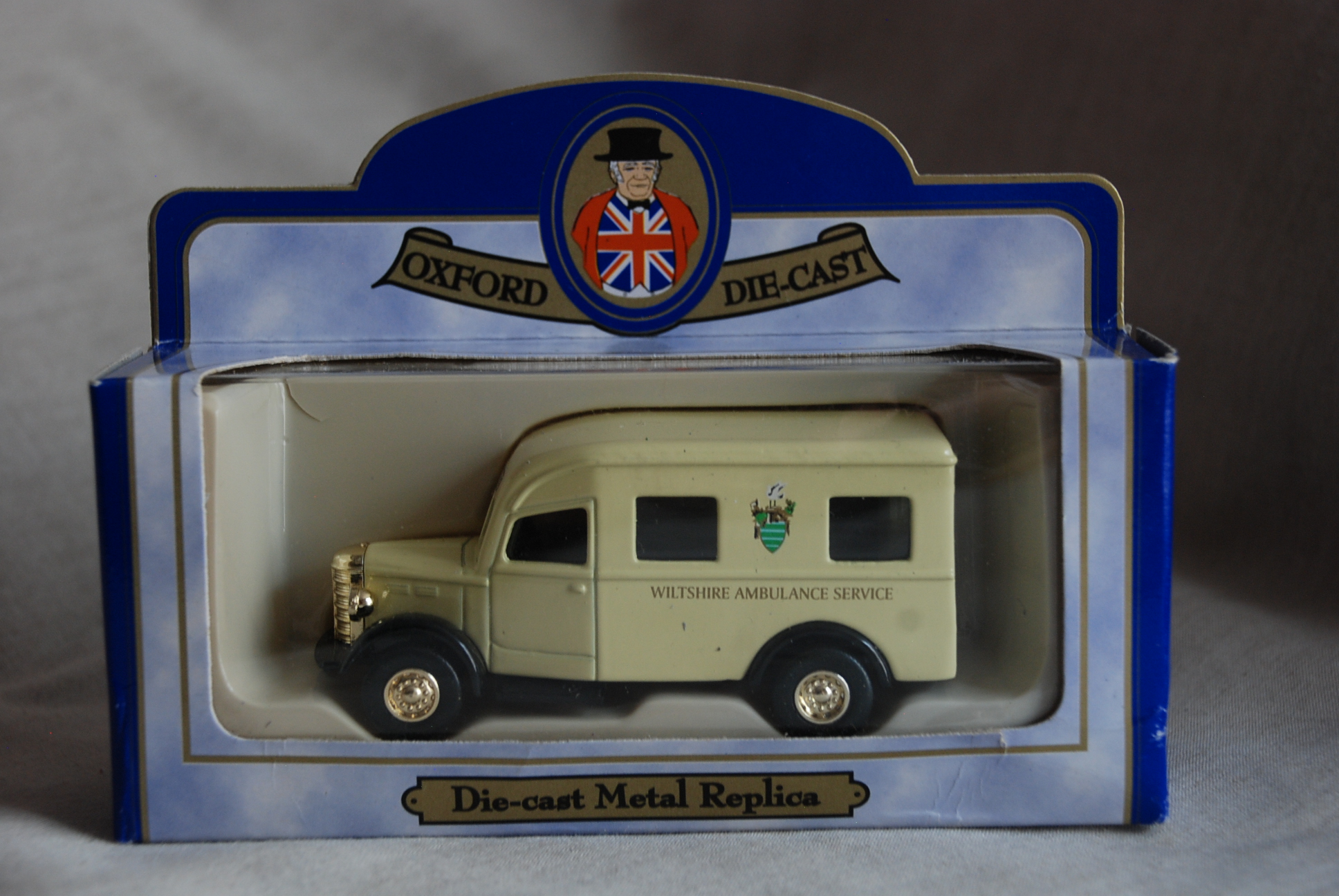 Oxford - Wiltshire Diecast Ambulance service in original box - Image 2 of 2
