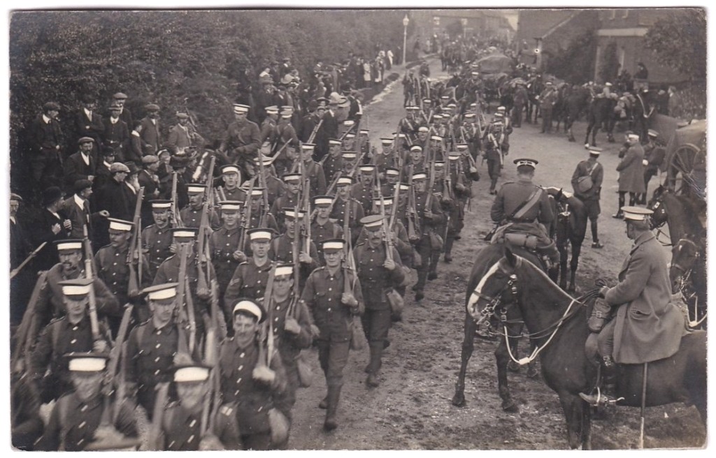 Norfolk-Heacham 1912-Photographic postcard-large column of troops and horse drawn vehicles passing