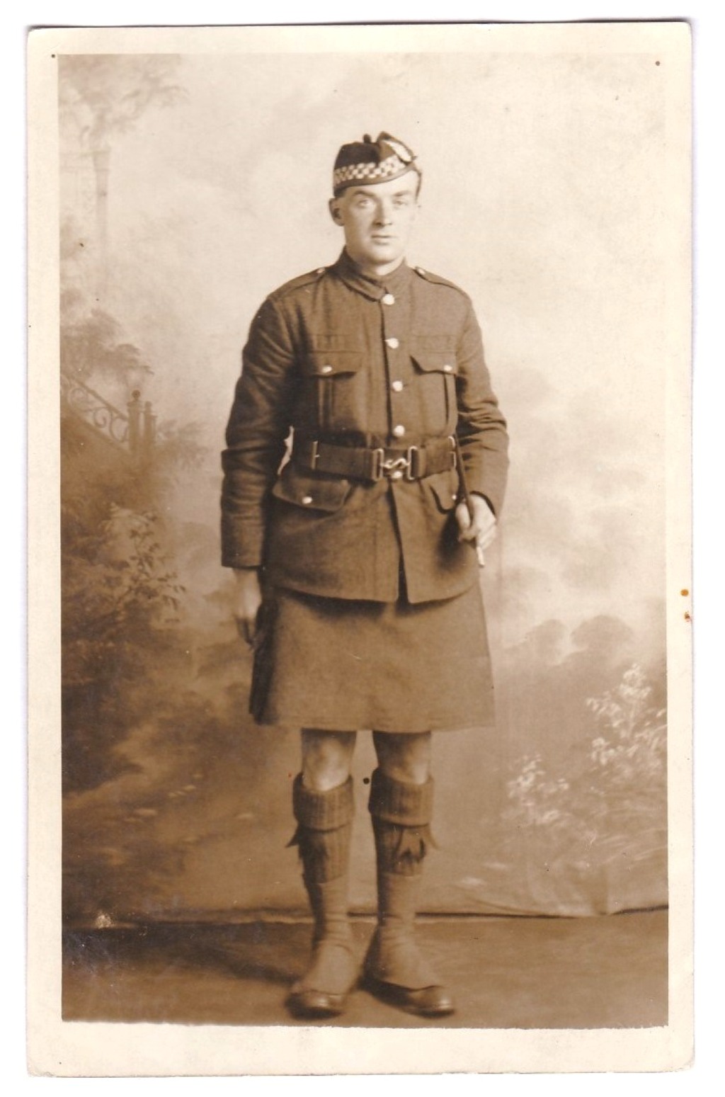 Argyll pub Sutherland Highlanders- a fine portrait photograph postcard in full dress with swagger