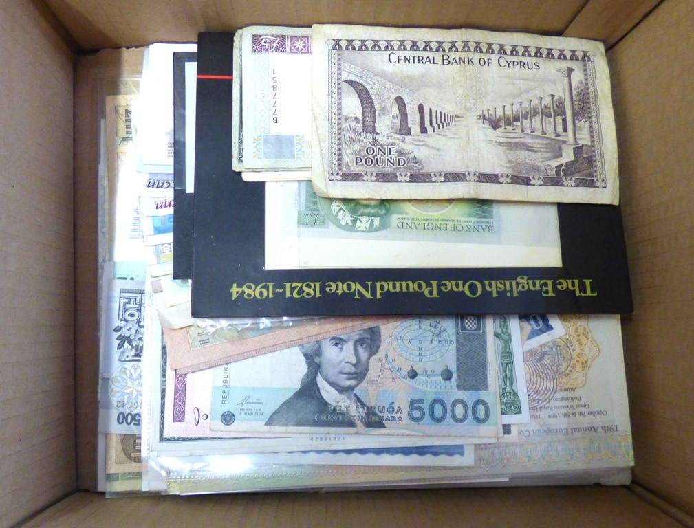 Good mixed accumulation of overseas banknotes, many UNC and including better values(100's) - Image 2 of 2