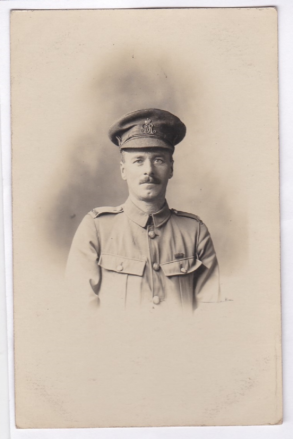 Norfolk Yeomanry WWI-Fine RP card with very clear cap badge