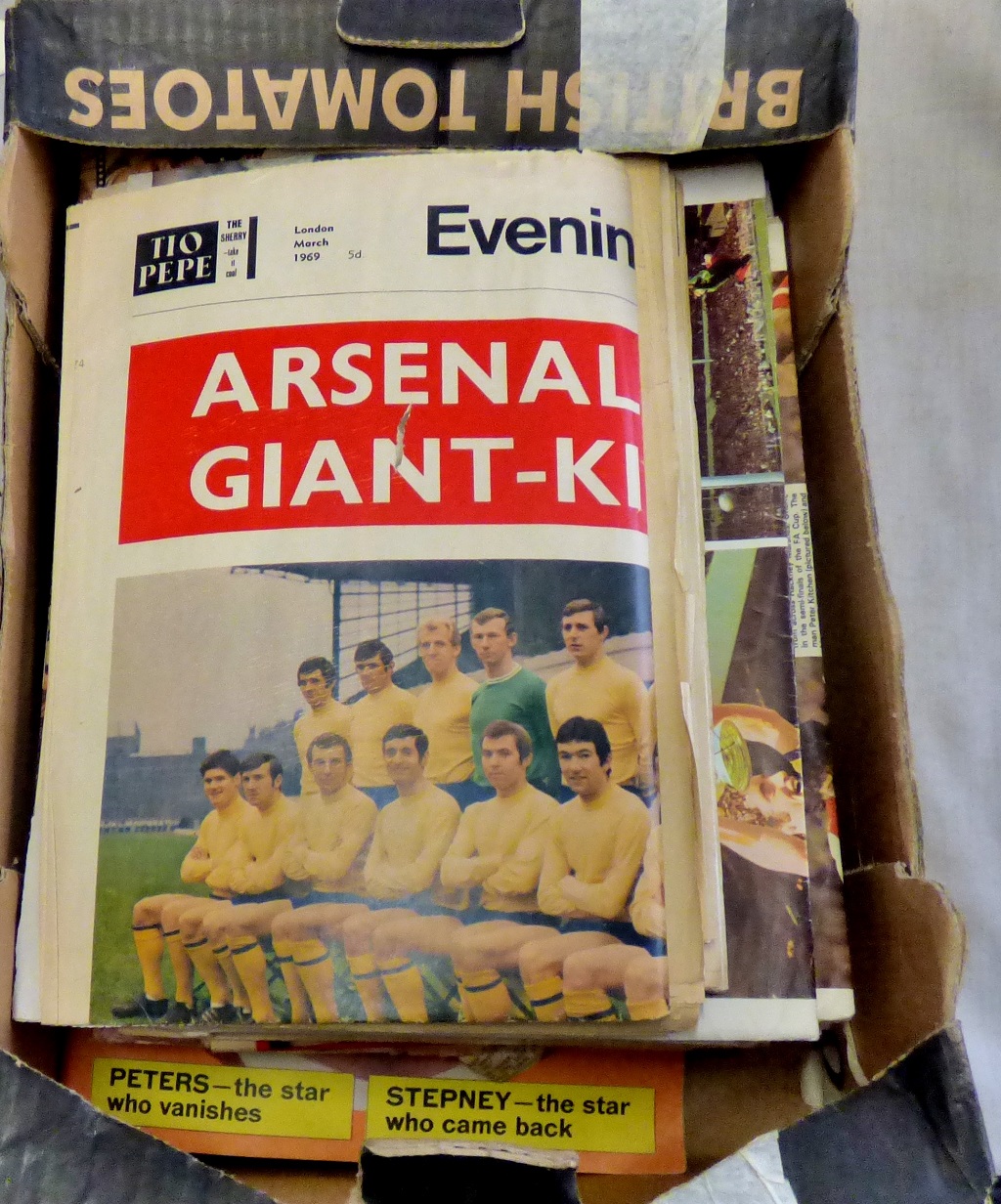 Arsental Football Club - Newspaper/Magazines mostly relating to Cup Matches 1970's - 1990's