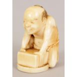 A GOOD QUALITY SIGNED JAPANESE MEIJI PERIOD IVORY NETSUKE OF A SQUATTING MAN, with a rat on his