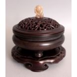 A CHINESE BRONZE TRIPOD CENSER WITH FITTED WOOD COVER & STAND, the bronze itself weighing 2.76Kg,