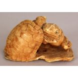 AN UNUSUAL GOOD QUALITY SIGNED JAPANESE MEIJI PERIOD CARVED IVORY NETSUKE OF A TOAD BATTLING A