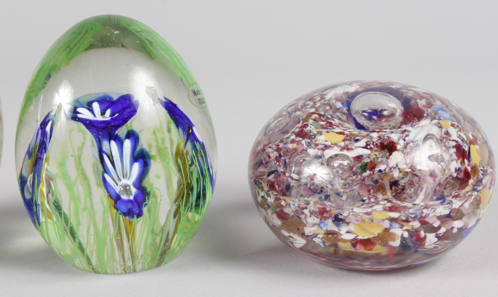 FIVE VARIOUS GLASS PAPERWEIGHTS. - Image 4 of 4