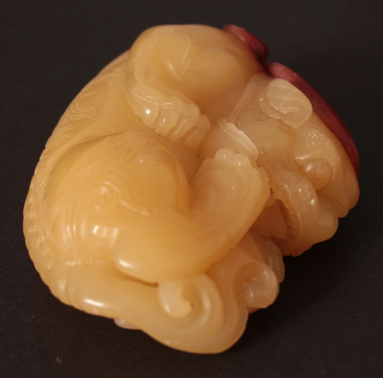 A GOOD QUALITY CARNELIAN CARVING OF A RECUMBENT TIGER, 2.6in wide. - Image 2 of 7
