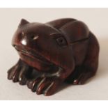 A JAPANESE CARVED WOOD NETSUKE OF A FROG, 1.75in long & 1in high.