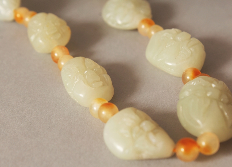 A CHINESE CELADON JADE & AGATE BEAD NECKLACE, the boulder-form jade beads each carved with a mask, - Image 3 of 5