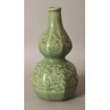 A RARE 18TH/19TH CENTURY JAPANESE ARITA DOUBLE GOURD CELADON VASE, the sides of the octagonal