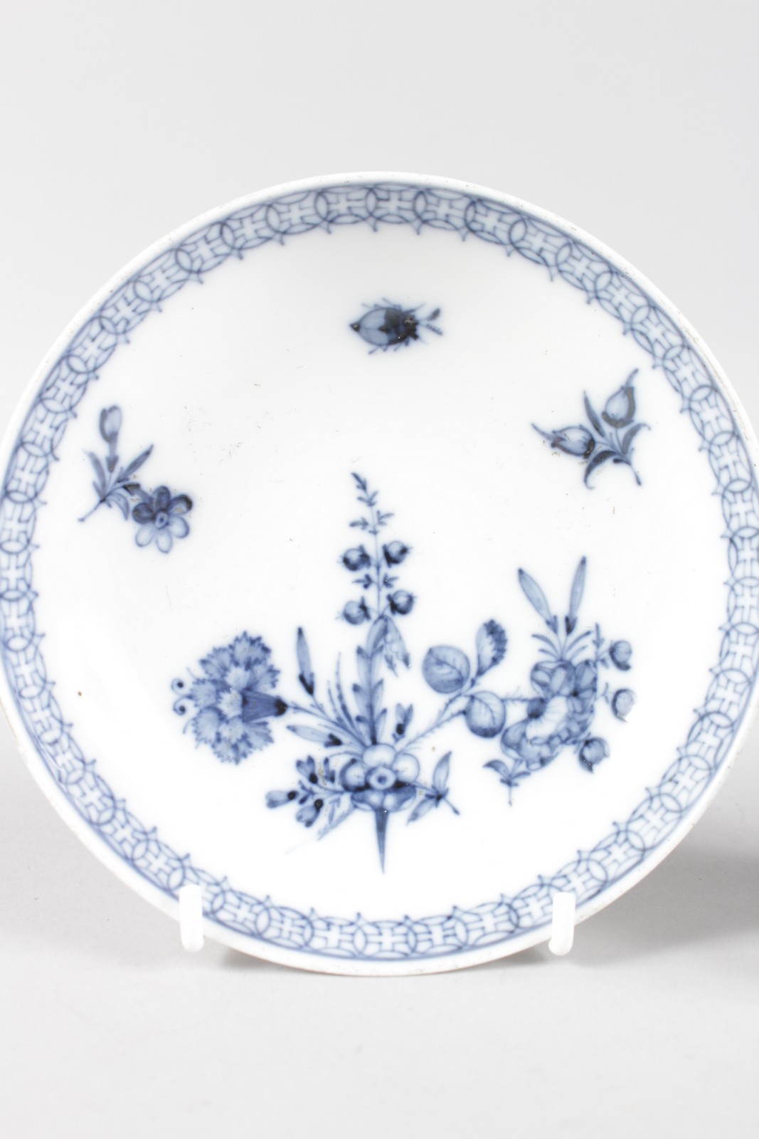 AN 18TH CENTURY MEISSEN BLUE AND WHITE CUP AND SAUCER. - Image 2 of 8