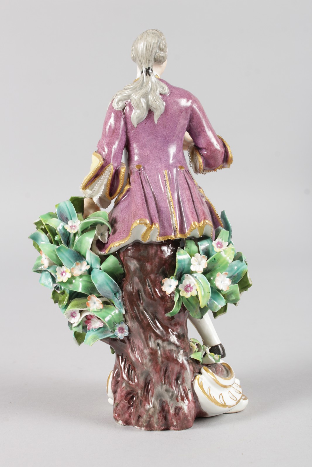 AN EARLY 19TH CENTURY FINE DERBY FIGURE OF A GALLANT standing beside a flowering plant in formal - Image 3 of 5