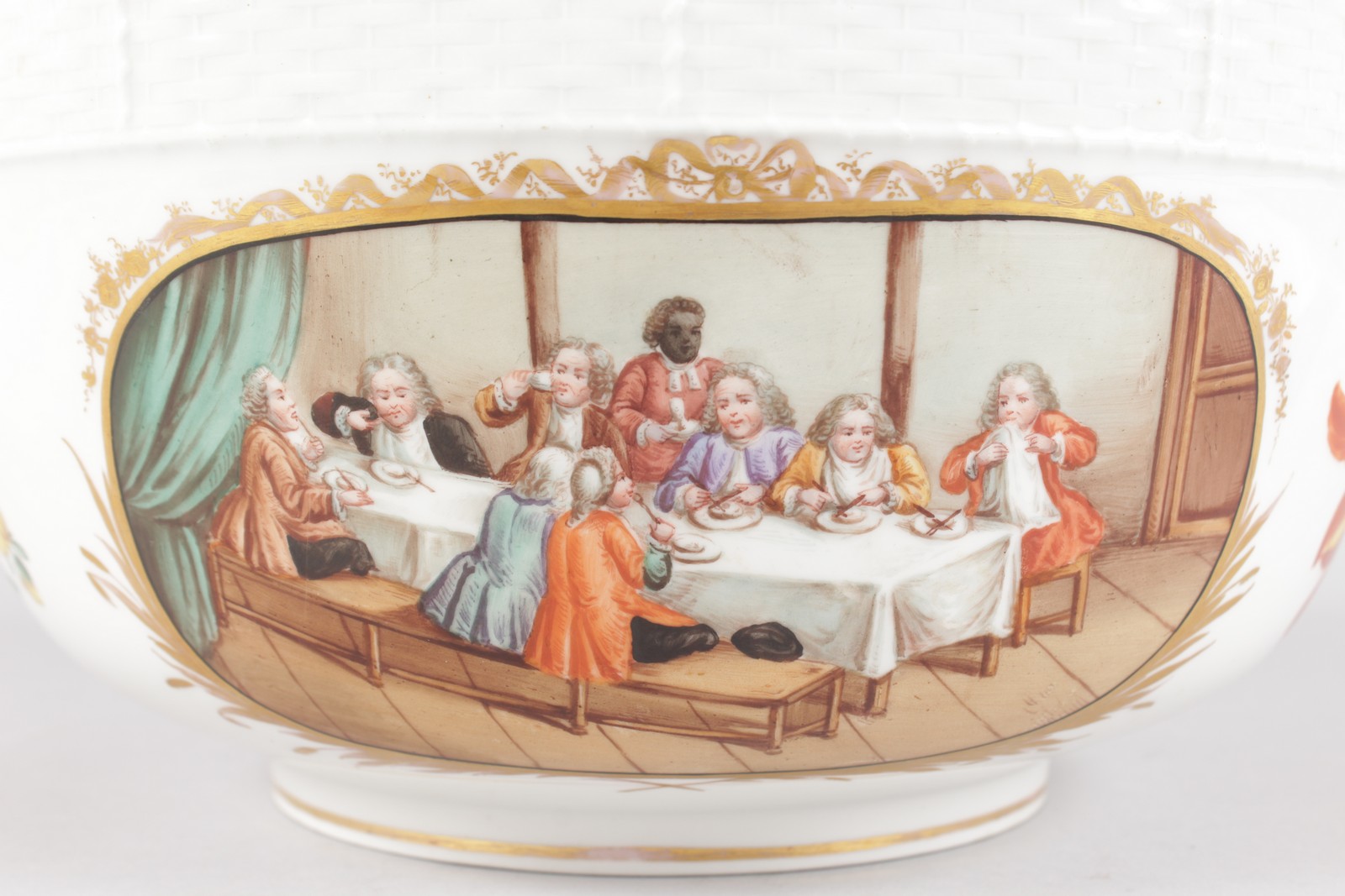 A GOOD BERLIN CIRCULAR PUNCH BOWL AND COVER, with cupid handle, two oval interior scenes and - Image 2 of 10