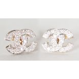 A PAIR OF 9ct WHITE GOLD CHANEL STYLE EARRINGS.