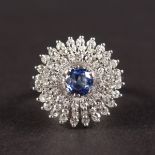 A VERY GOOD 18CT WHITE GOLD, DIAMOND AND SAPPHIRE FLOWER HEAD RING.