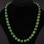 A GOOD CHINESE JADE NECKLACE with Chinese gold clasp.