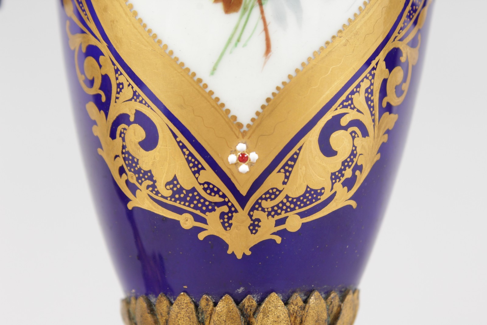 A GOOD PAIR OF 19TH CENTURY SEVRES PORCELAIN URNS AND COVERS, painted with reverse panels of - Image 9 of 10