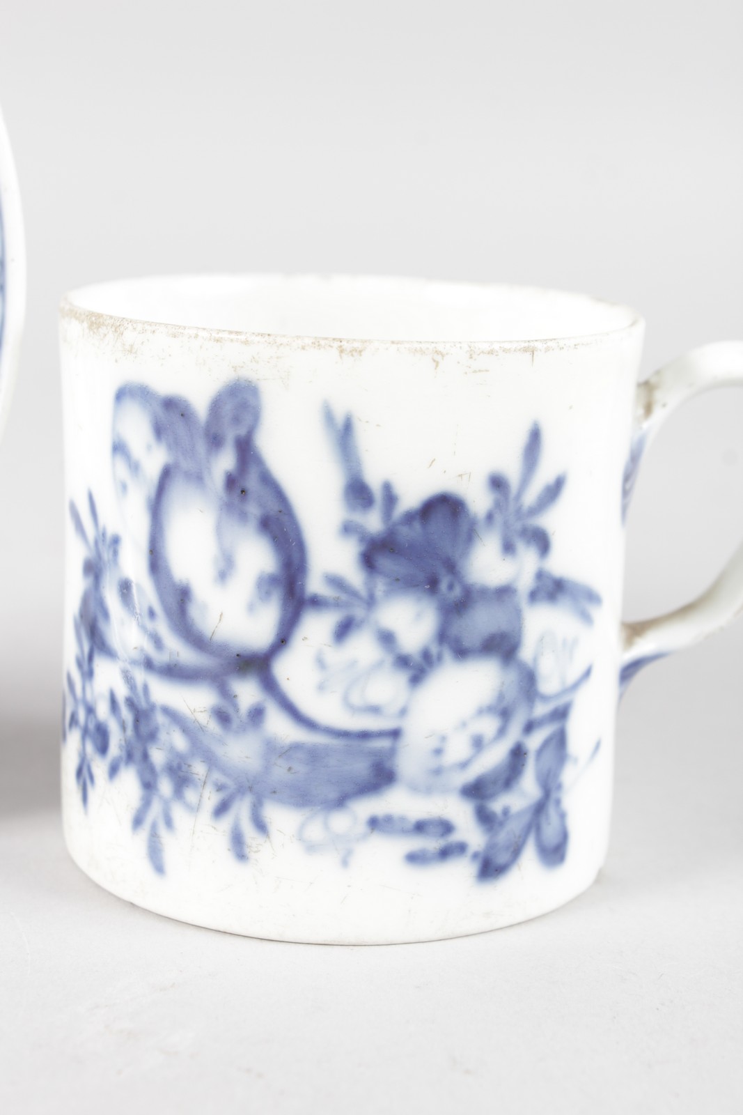 AN 18TH CENTURY MEISSEN BLUE AND WHITE CUP AND SAUCER. - Image 3 of 8