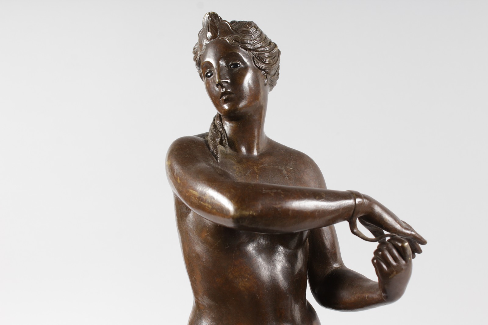 MAYA SERGER VAN PANHUYS A BRONZE STANDING FEMALE NUDE on a circular base. Signed and dated 1925. - Image 5 of 5