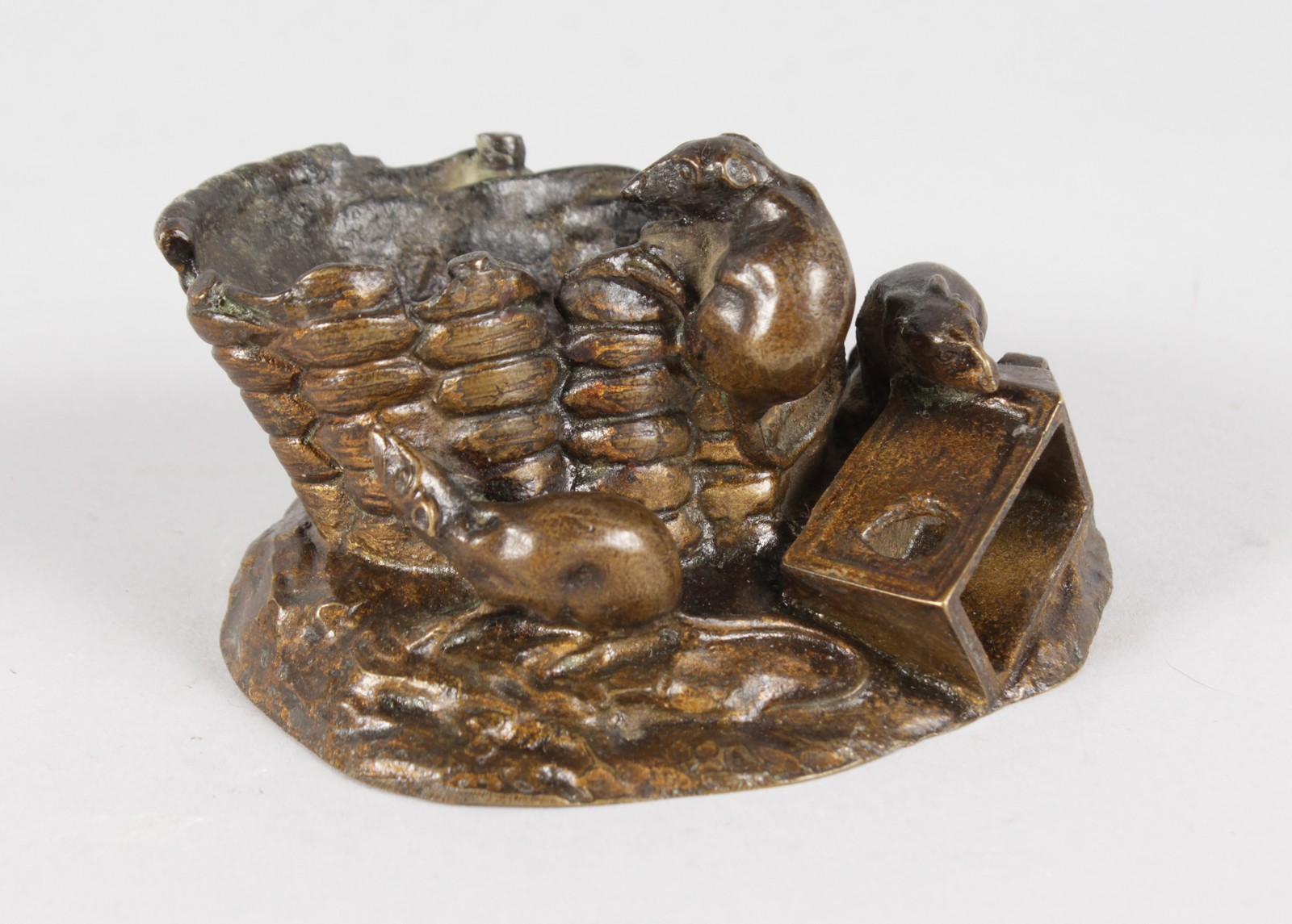 A SMALL 19TH CENTURY FRENCH BRONZE, RATS ON A BASKET. 4ins wide, 2.5ins high.