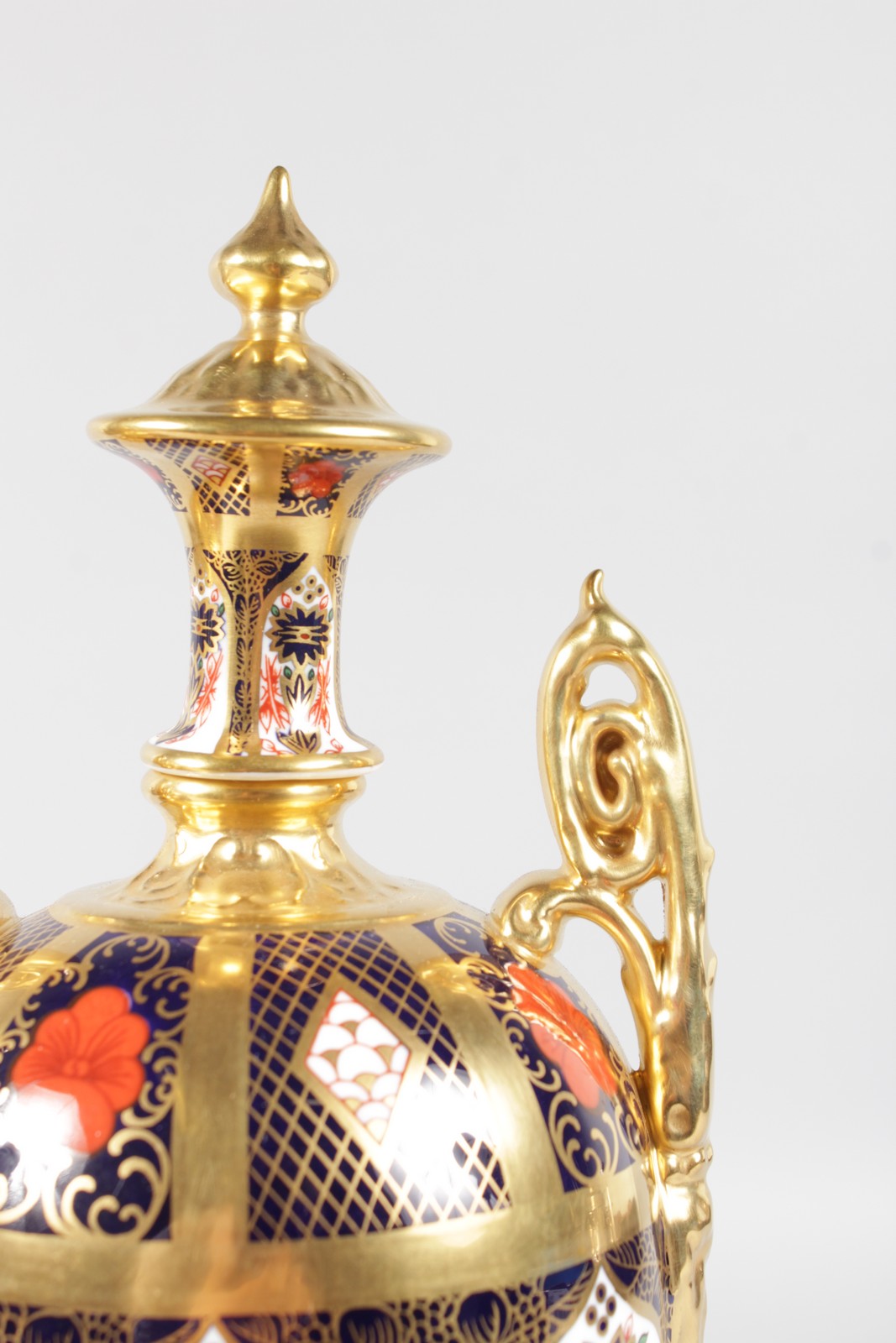 A PAIR OF CROWN DERBY JAPAN PATTERN TWO HANDLED URNS AND COVERS. 12ins high. - Image 3 of 4