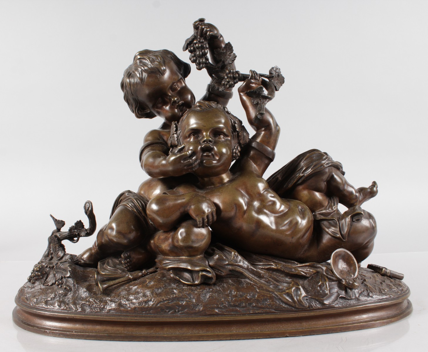 A GOOD 19TH CENTURY FRENCH BRONZE GROUP OF TWO YOUNG CUPIDS depicting harvest, holding grapes. 15ins - Image 3 of 9