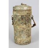 A CHINESE HAN STYLE SILVER-METAL INLAID BRONZE CONTAINER & COVER, with linked handle, the sides