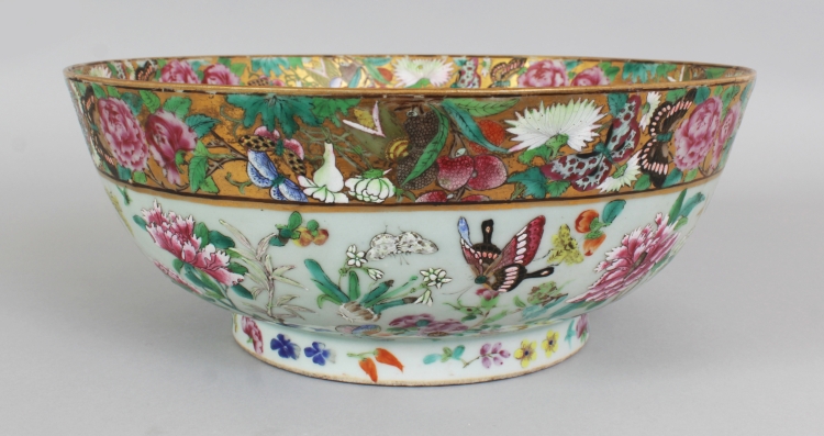 A GOOD QUALITY CHINESE DAOGUANG PERIOD CANTON PORCELAIN PUNCH BOWL, circa 1840, painted in vivid - Image 2 of 10