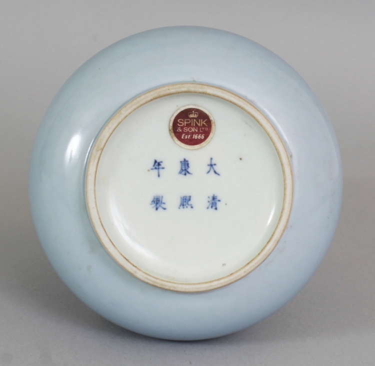 A GOOD QUALITY CHINESE CLAIRE-DE-LUNE VASE, the base with a six-character Kangxi mark and a paper - Image 3 of 4