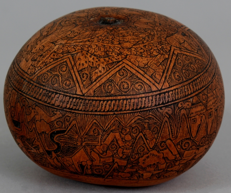 AN UNUSUAL 19TH CENTURY ENGRAVED PERSIAN GOURD, decorated in black engraving with elaborate detailed - Image 3 of 8