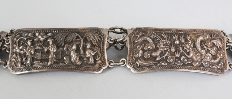 A GOOD LATE 19TH CENTURY CHINESE SILVER BELT BY SUN SHING, weighing 225gm, the linked and waisted - Image 4 of 10
