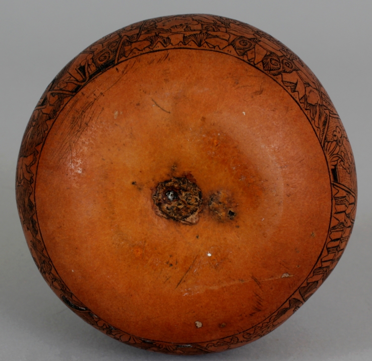 AN UNUSUAL 19TH CENTURY ENGRAVED PERSIAN GOURD, decorated in black engraving with elaborate detailed - Image 8 of 8