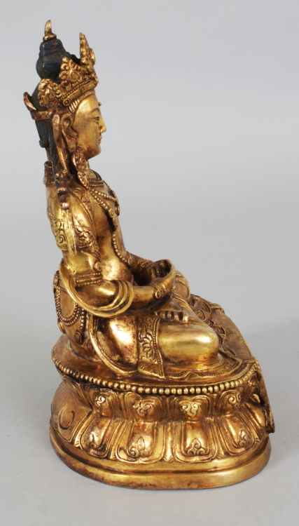 A GOOD QUALITY CHINESE GILT BRONZE FIGURE OF AMITAYUS BUDDHA, seated in dhyanasana on a double lotus - Image 2 of 7