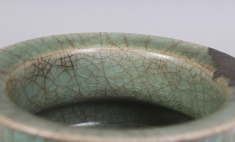 A CHINESE SOUTHERN SONG DYNASTY LONGQUAN CELADON TRIPOD CENSER, formerly from the collection of - Image 5 of 7