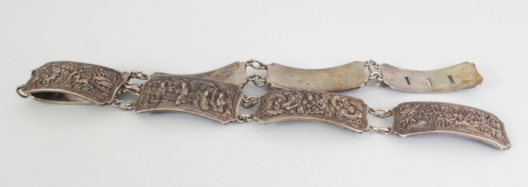 A GOOD LATE 19TH CENTURY CHINESE SILVER BELT BY SUN SHING, weighing 225gm, the linked and waisted - Image 3 of 10