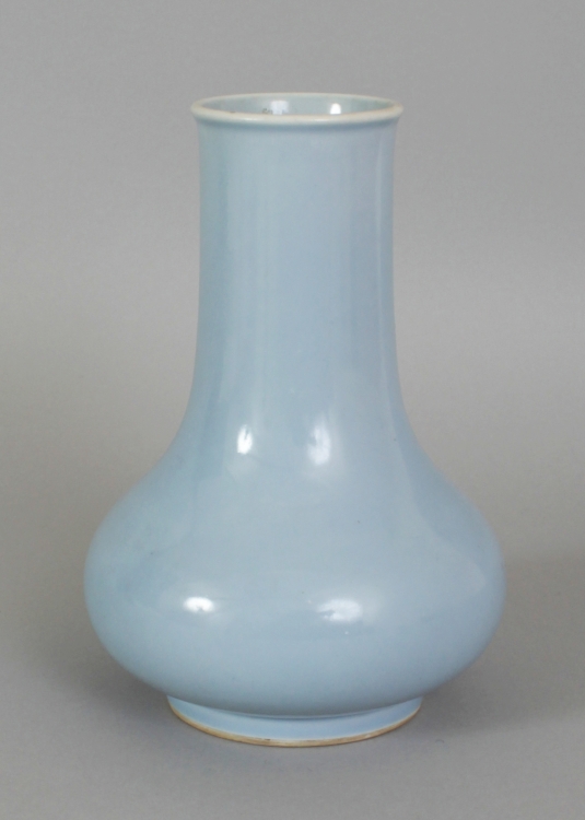 A GOOD QUALITY CHINESE CLAIRE-DE-LUNE VASE, the base with a six-character Kangxi mark and a paper