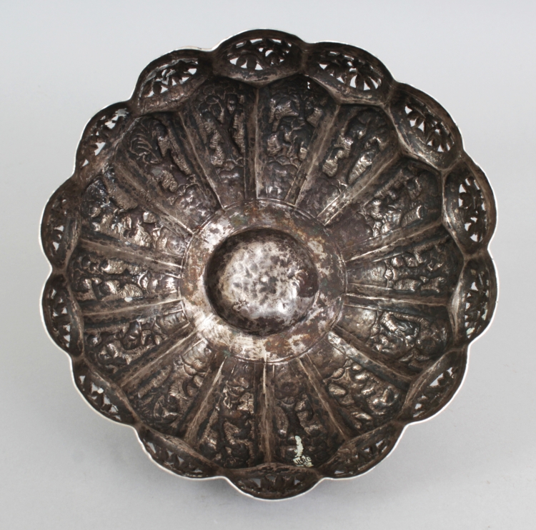A SOUTH-EAST ASIAN EMBOSSED SILVER-METAL BOWL, weighing 285gm, supported on three figural feet, - Image 7 of 8
