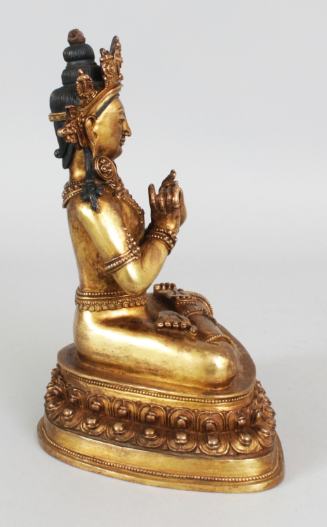 A GOOD QUALITY CHINESE GILT BRONZE FIGURE OF AMITAYUS BUDDHA, seated in dhyanasana on a double lotus - Image 2 of 6