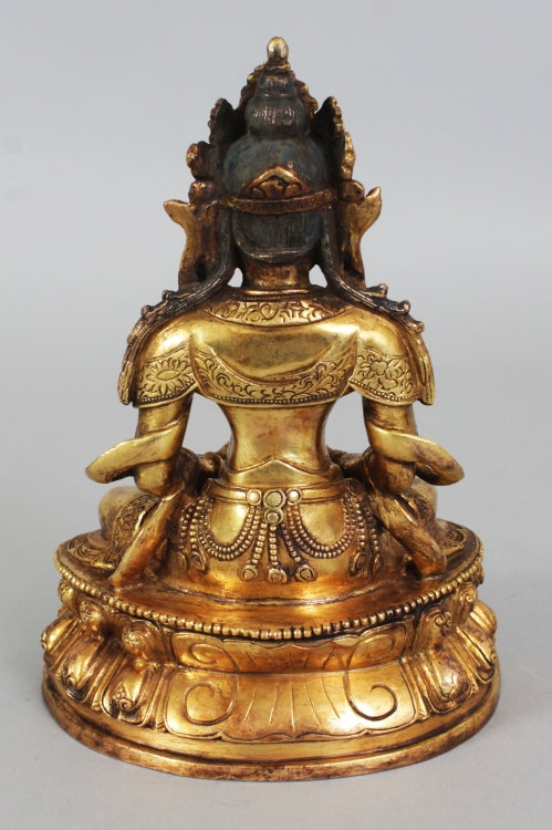 A GOOD QUALITY CHINESE GILT BRONZE FIGURE OF AMITAYUS BUDDHA, seated in dhyanasana on a double lotus - Image 3 of 7