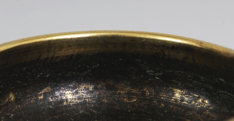 A 19TH CENTURY CHINESE POLISHED BRONZE TRIPOD CENSER, weighing 440gm, the rim with double upright - Image 5 of 8