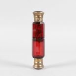 A VICTORIAN DOUBLE ENDED SCENT BOTTLE.
