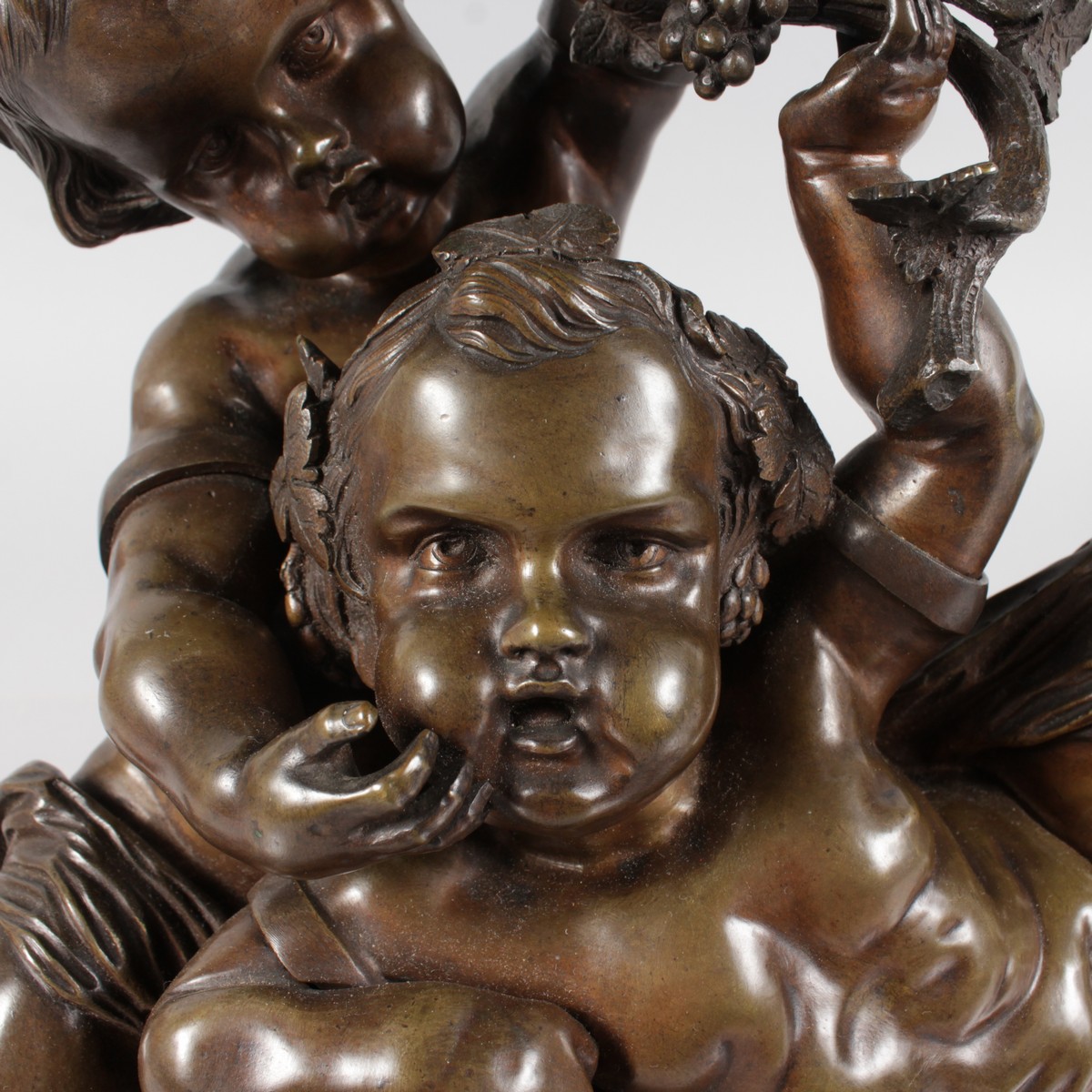 A GOOD 19TH CENTURY FRENCH BRONZE GROUP OF TWO YOUNG CUPIDS depicting harvest, holding grapes. 15ins - Image 2 of 9