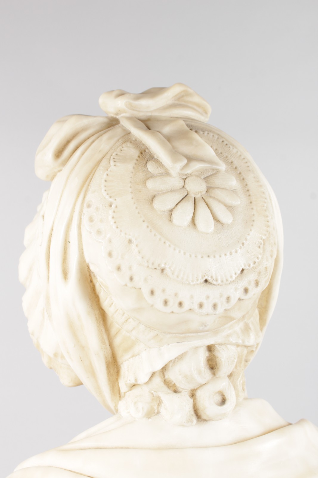 A SUPERB QUALITY 19TH CENTURY FRENCH CARVED WHITE MARBLE BUST OF A YOUNG GIRL, wearing a bonnet, - Image 5 of 7