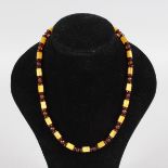 A SMALL AMBER NECKLACE.