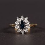 A 9CT YELLOW GOLD, SAPPHIRE AND DIAMOND CLUSTER RING.