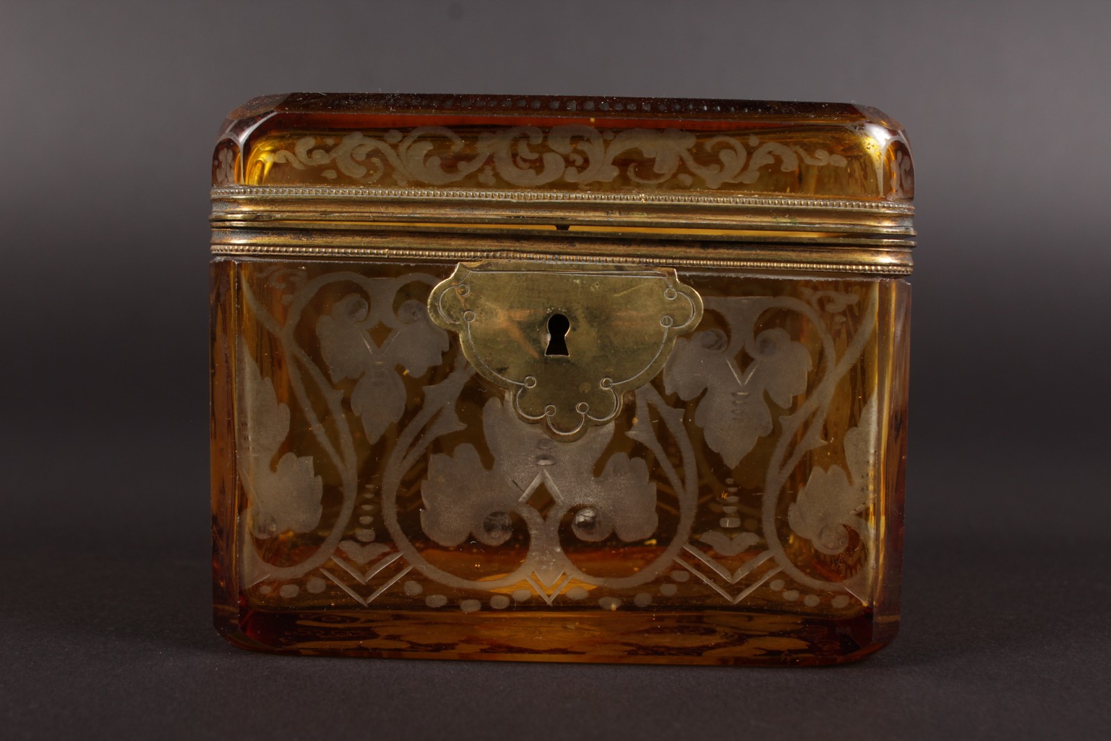 A SMALL BOHEMIAN CASKET AND COVER, engraved SCHLOSS BADEN.. 4ins long.