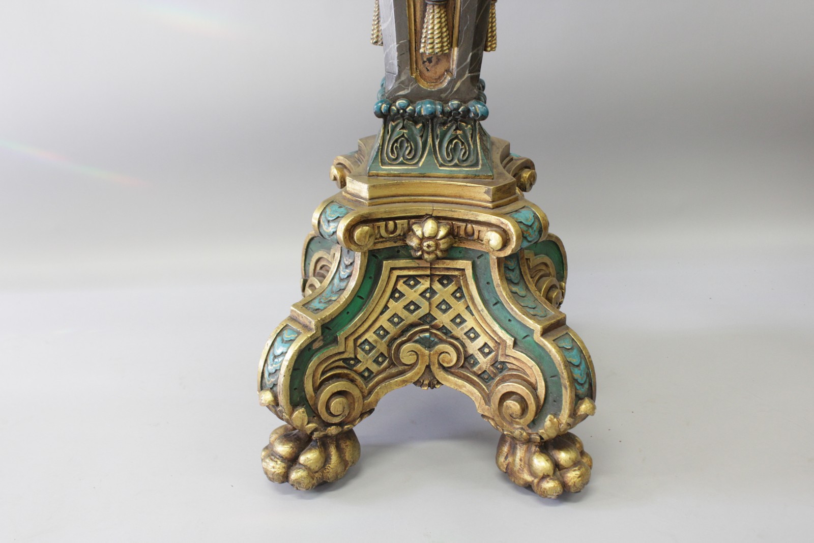 A SUPERB PAIR OF CARVED PAINTED AND GILDED BLACKAMOOR STANDS, the tops inset with a malachite panel, - Image 4 of 5