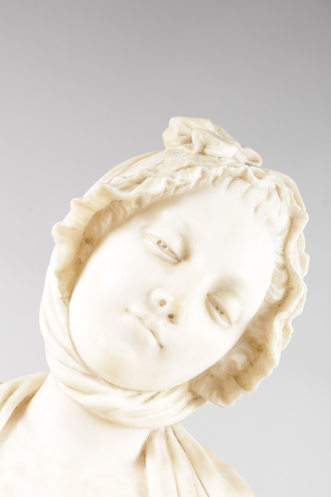 A SUPERB QUALITY 19TH CENTURY FRENCH CARVED WHITE MARBLE BUST OF A YOUNG GIRL, wearing a bonnet, - Image 2 of 7