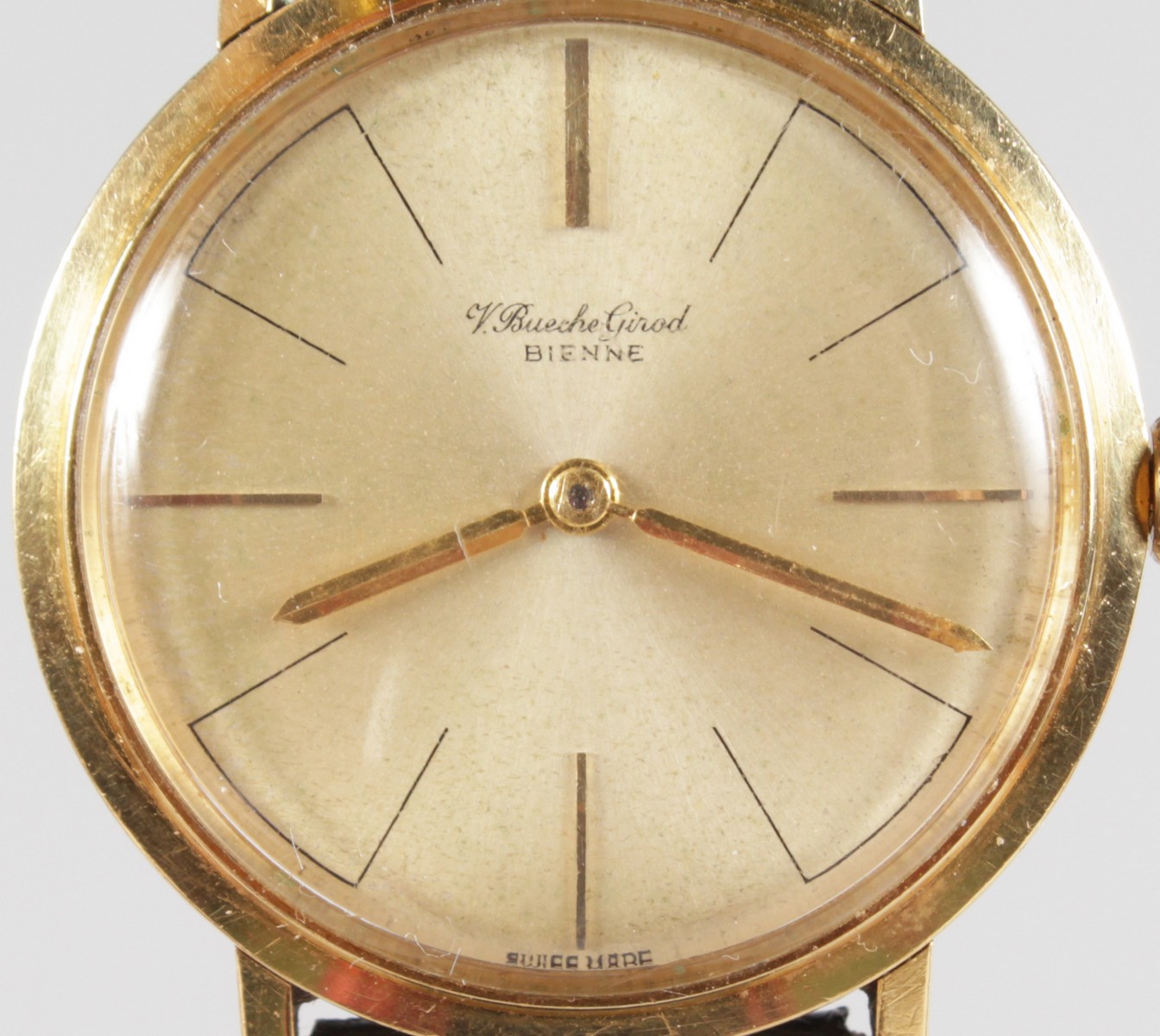 A GENTLEMAN'S V. BUECHE GIROD BIENNE 18CT YELLOW GOLD WRISTWATCH with leather strap, in a red box. - Image 2 of 5